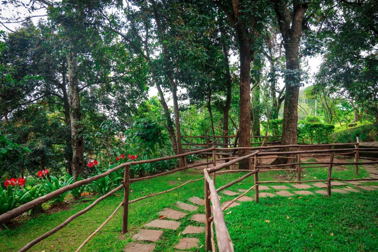Golden Fern Resort Kanthalloor 外观 照片