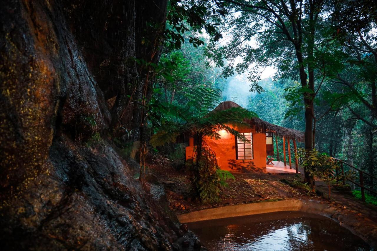 Golden Fern Resort Kanthalloor 外观 照片