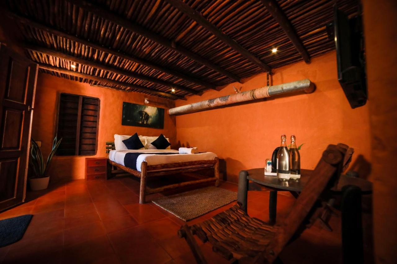 Golden Fern Resort Kanthalloor 外观 照片