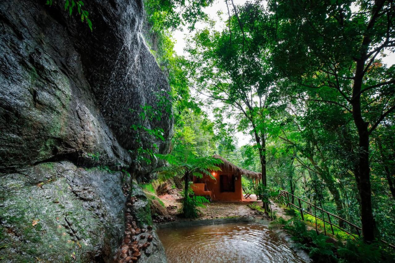 Golden Fern Resort Kanthalloor 外观 照片