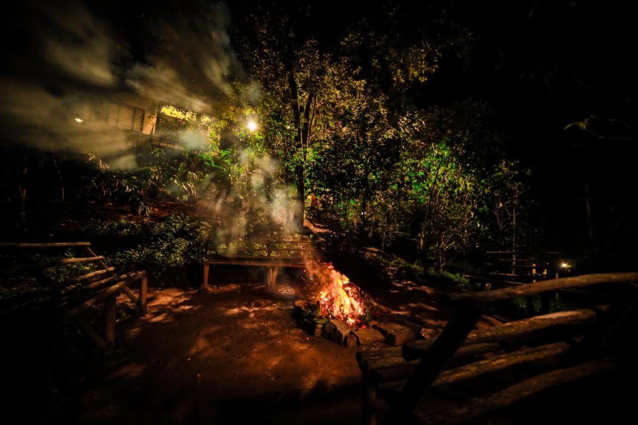 Golden Fern Resort Kanthalloor 外观 照片