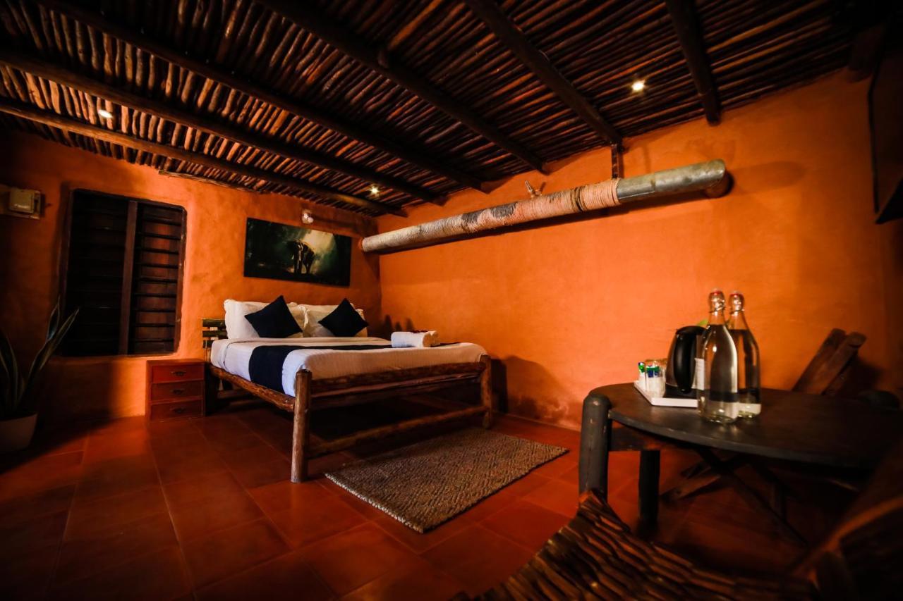 Golden Fern Resort Kanthalloor 外观 照片