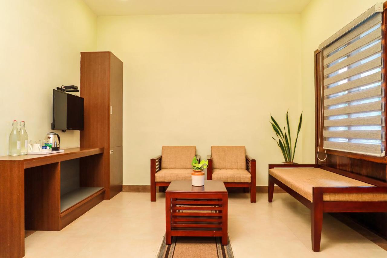 Golden Fern Resort Kanthalloor 外观 照片