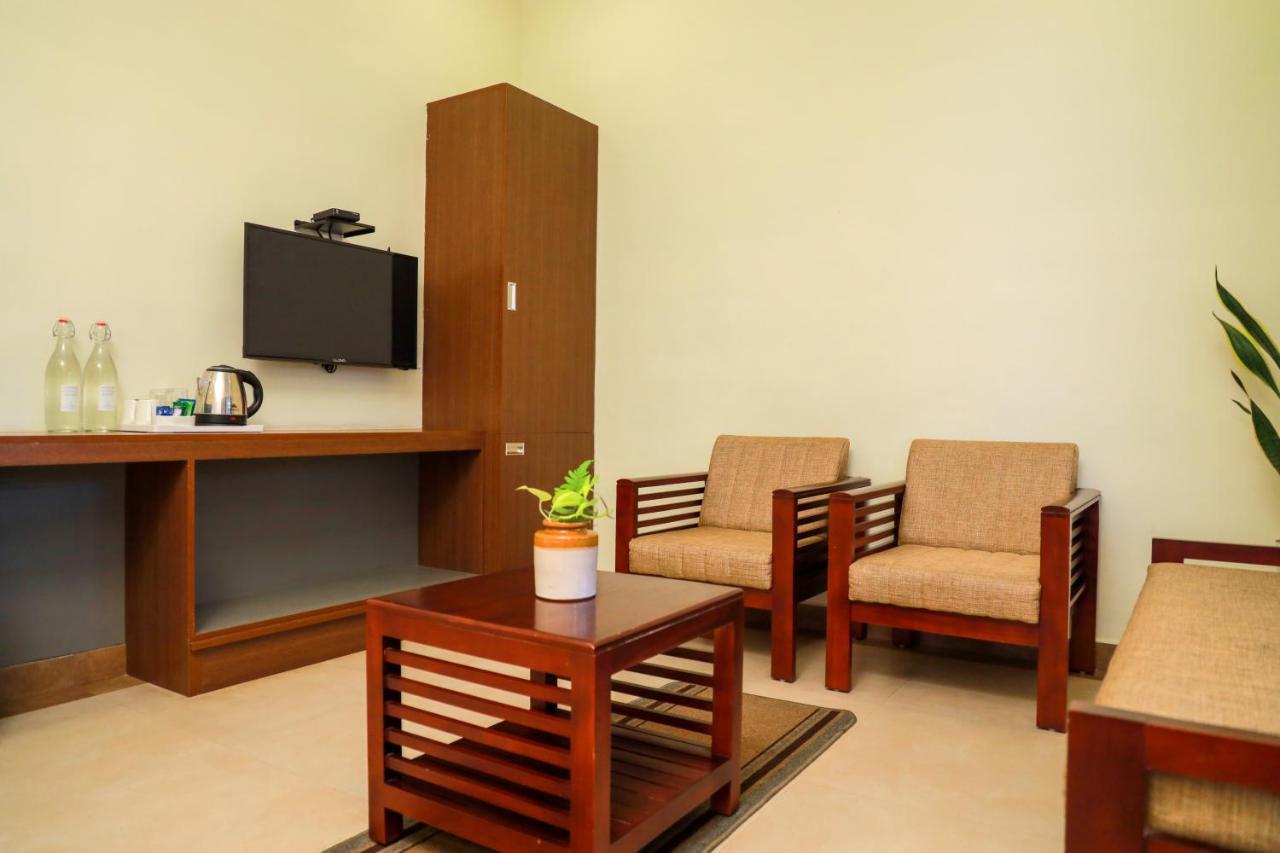 Golden Fern Resort Kanthalloor 外观 照片