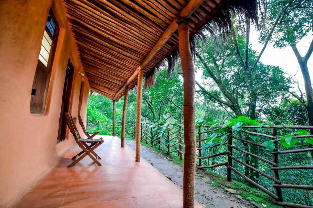 Golden Fern Resort Kanthalloor 外观 照片